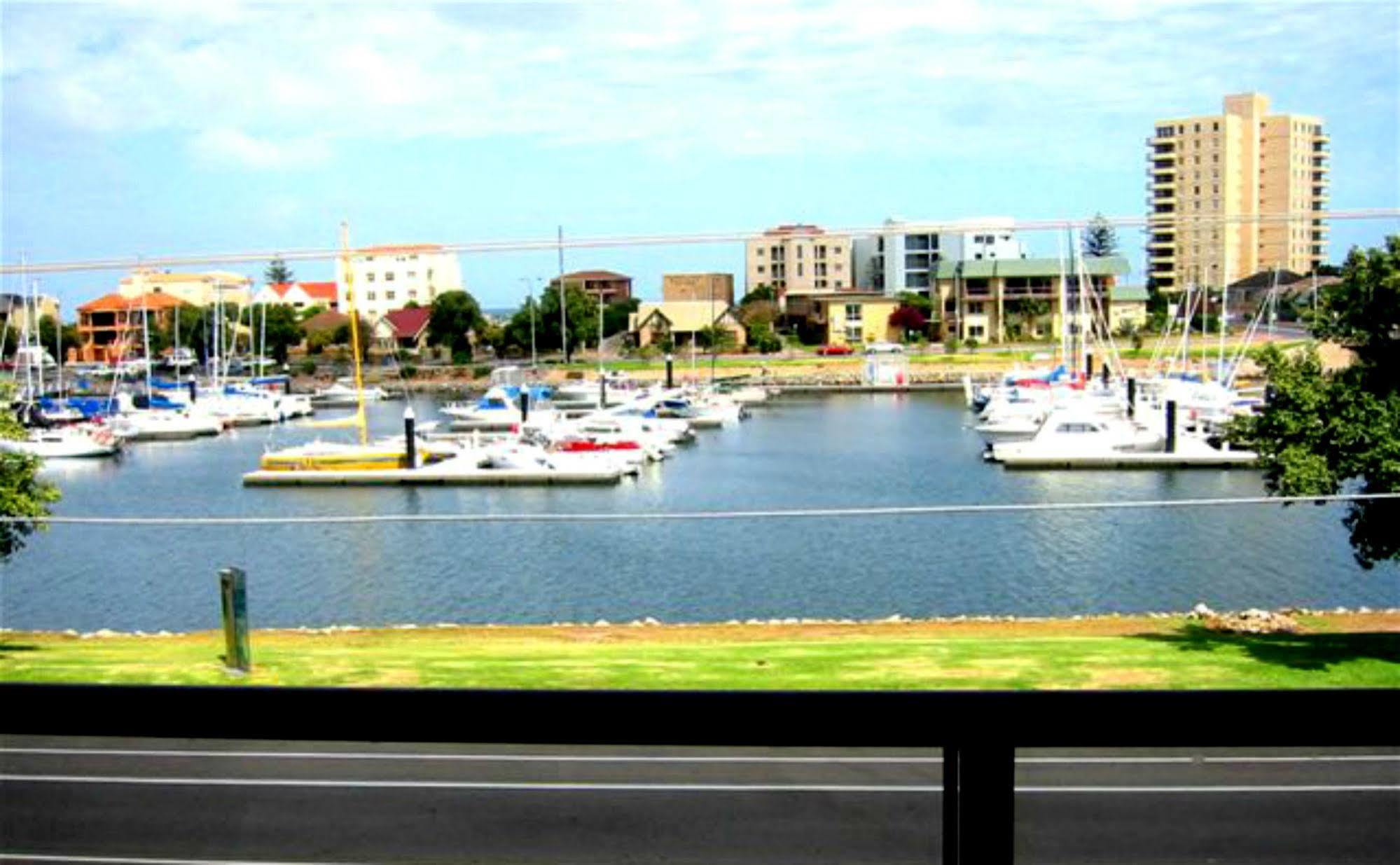 Bayswaterfront Apartments Аделаїда Екстер'єр фото
